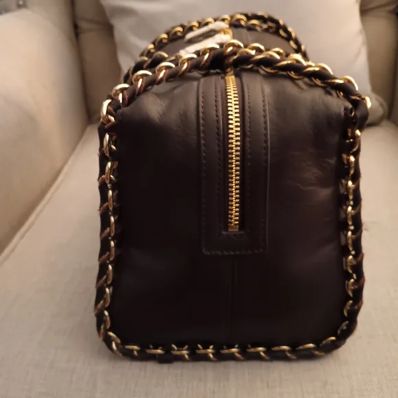 Elegant Dark Brown Leather Handbag with Gold Chain - Picture 5 of 6